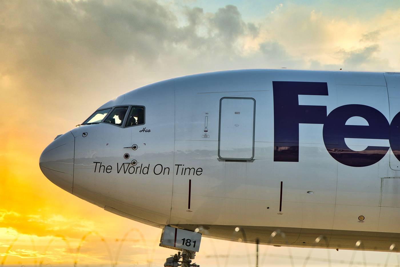 Fedex cargo aircraft loading