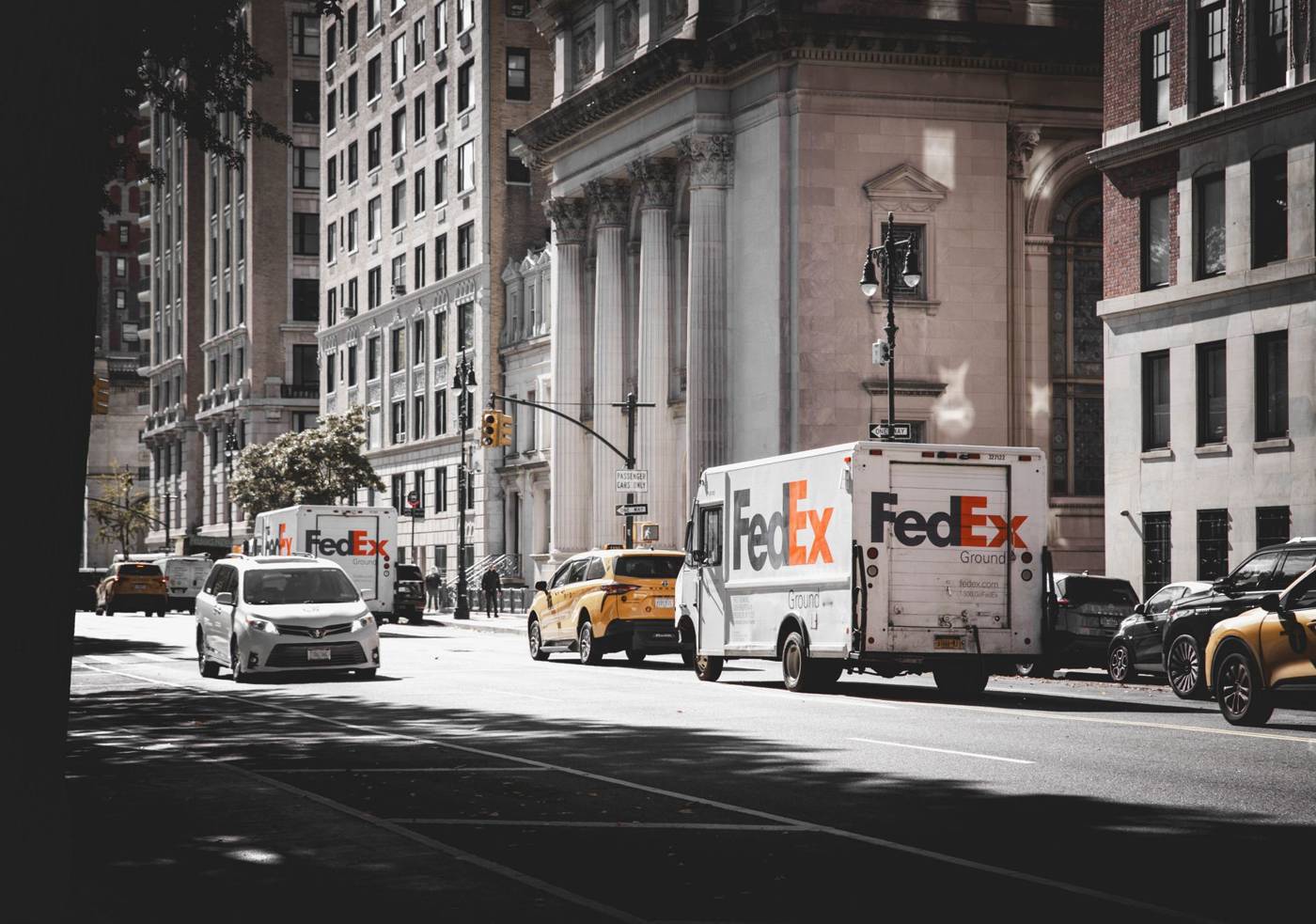 FedEx beat Q4 earnings expectations on premium B2B freight gains and $1B in cost savings, but operating margin contracted…
