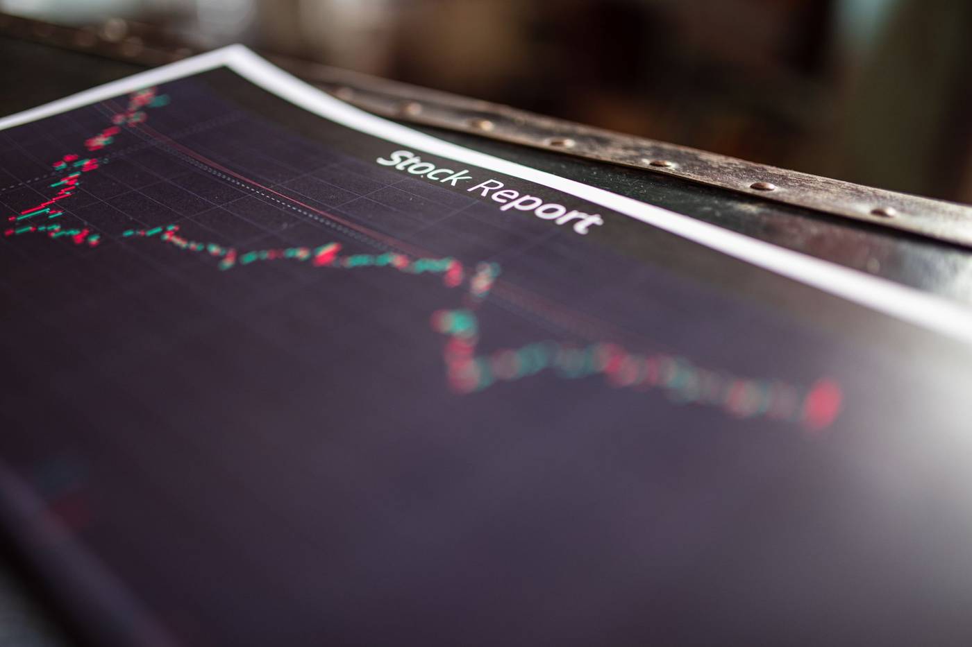 Albertsons shares sit near their 52-week low after a 17% post-earnings drop, yet a 4.81% yield and RSI near oversold…