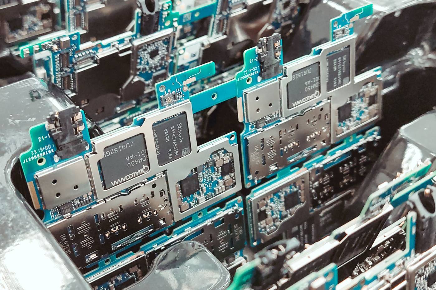 Qualcomm is acquiring AI software startup Modular in a $3.92 billion all-stock deal, targeting the vendor-neutral software…