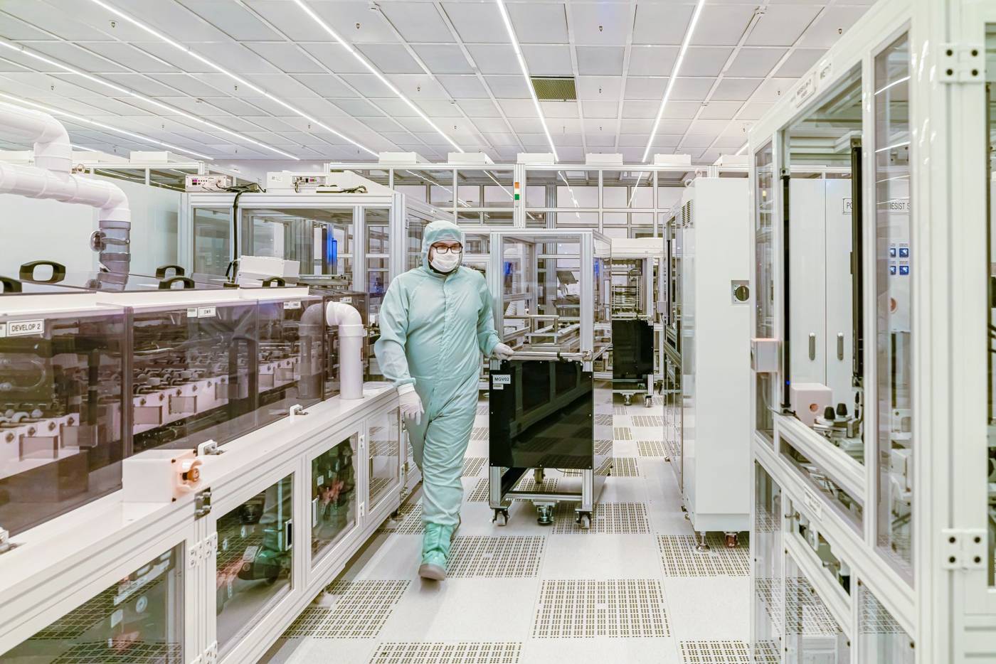 Semiconductor fab cleanroom